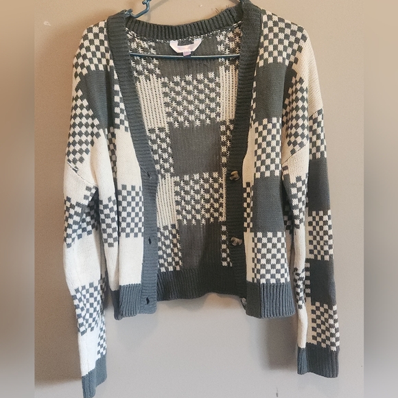 No Boundaries Sweaters - No Boundaries Checkered Cardigan - Dark Green/Gray and Cream